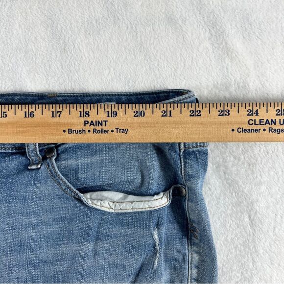 Womens Torrid Distresed Cutoff Denim Bermuda Shorts 0586 - Picture 5 of 7